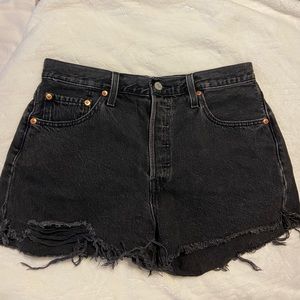 Worn Once W29 LEVI’S SHORTS